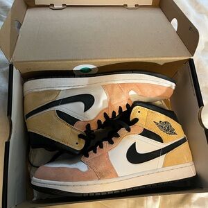 Nike Air Jordan’s magic Ember / sundial-white